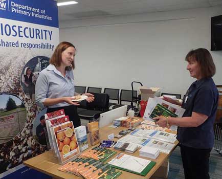 Rebekah Pierce (NSW DPI plant biosecurity) providing roadshow participants information of disease and biosecurity threats.